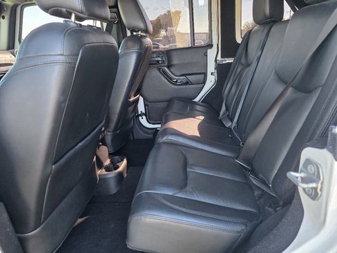Used 2015 Jeep Wrangler Unlimited Sahara image 13