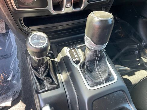 Used 2022 Jeep Wrangler Unlimited Sahara w/ Cold Weather Group AWD/4WD image 26
