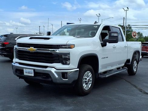 Used 2025 Chevrolet Silverado 2500 LT w/ Convenience Package AWD/4WD image 5