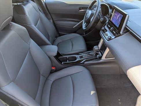 Used 2024 Toyota Corolla Cross XLE w/ Convenience Package AWD/4WD image 21