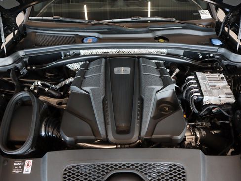 Used 2025 Porsche Macan GTS image 25