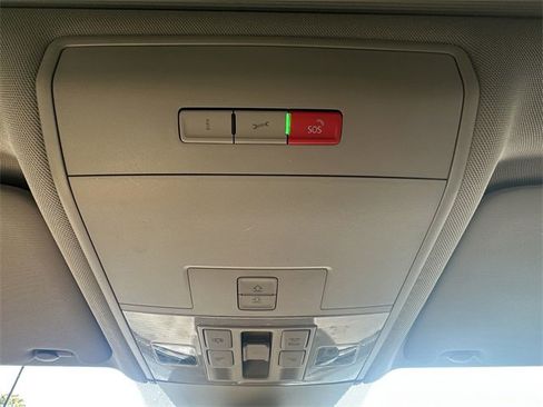 Used 2021 Volkswagen Atlas SEL Premium image 30