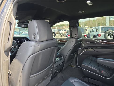 Used 2023 Cadillac Escalade ESV Luxury image 17