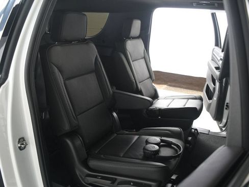 Used 2024 GMC Yukon XL Denali AWD/4WD image 38