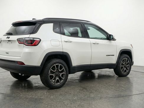 Used 2025 Jeep Compass Trailhawk image 9