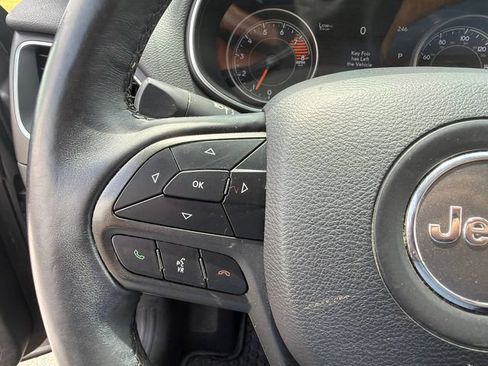 Used 2019 Jeep Cherokee Trailhawk w/ Cold Weather Group AWD/4WD image 24