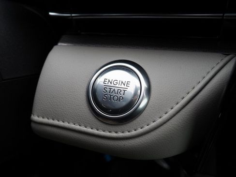 Used 2025 Lincoln Nautilus Premier image 32