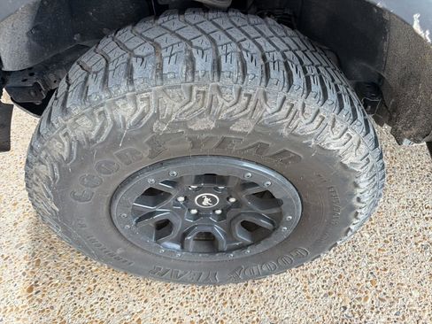 Used 2023 Ford Bronco Wildtrak image 2