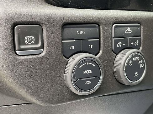 Used 2025 Chevrolet Silverado 1500 LT image 29