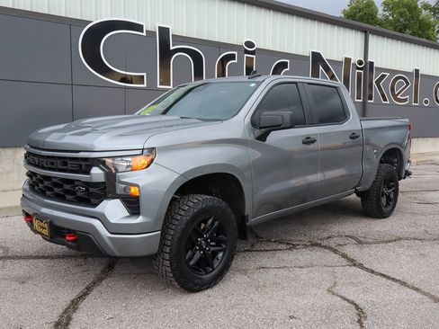 Used 2023 Chevrolet Silverado 1500 Custom Trail Boss w/ LPO, Dark Essentials Package image 1