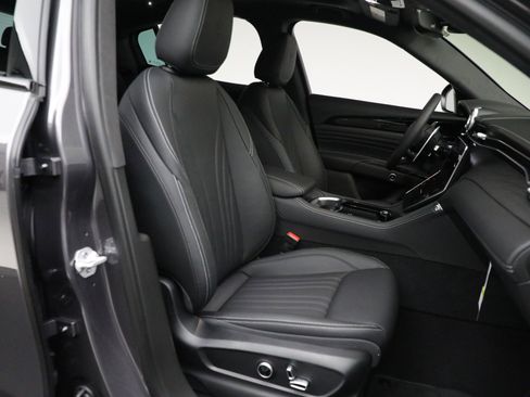 New 2024 Maserati Grecale GT image 29