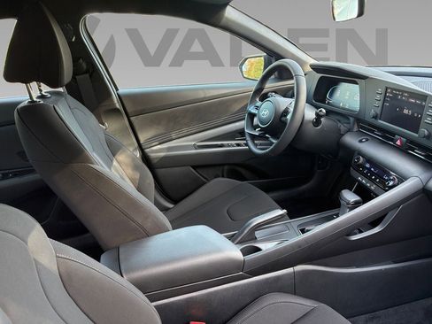 New 2025 Hyundai Elantra Sport image 9