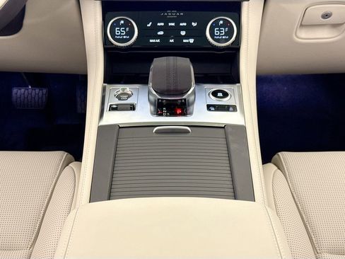 Used 2025 Jaguar F-PACE R-Dynamic S image 12