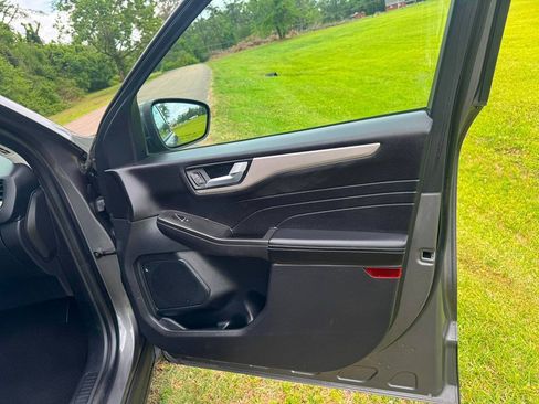 Used 2021 Ford Escape SE w/ Convenience Package FWD image 10