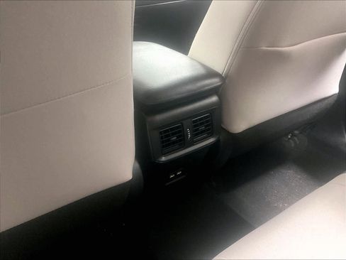 Used 2021 Toyota RAV4 XLE w/ Convenience Package image 29