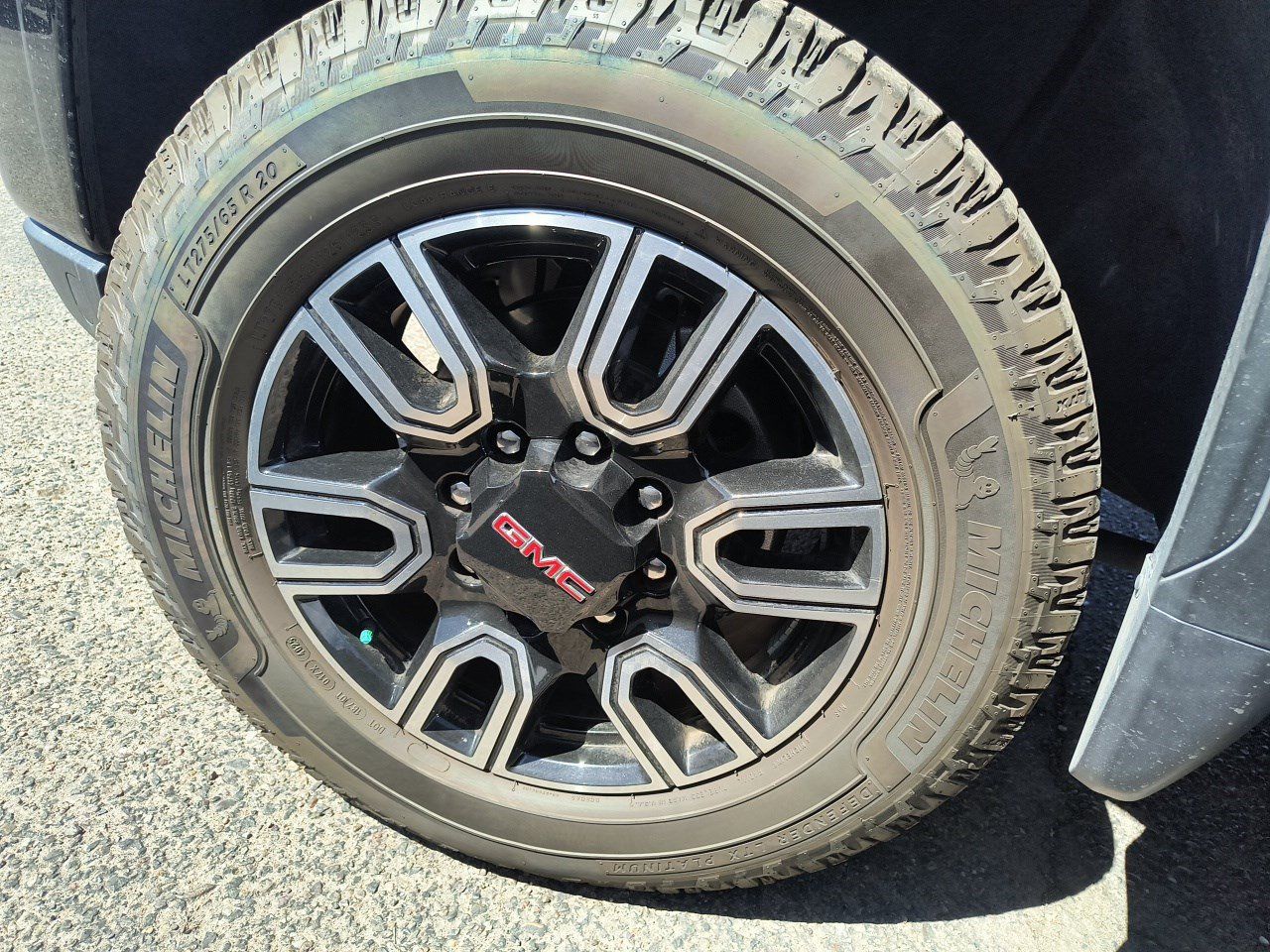 Used 2022 GMC Sierra 2500 AT4 w/ AT4 Preferred Package AWD/4WD image 6