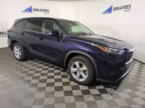 Used 2020 Toyota Highlander LE FWD image 9