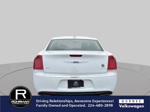 Used 2018 Chrysler 300 Touring AWD/4WD image 7