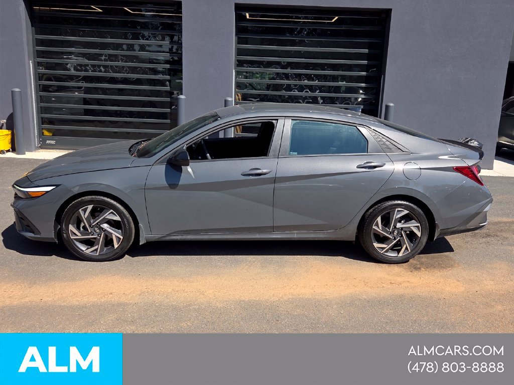 Certified 2025 Hyundai Elantra Sport FWD image 2