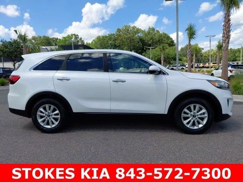 Used 2019 Kia Sorento FWD image 4
