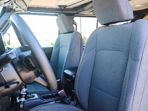 Used 2025 Jeep Wrangler Unlimited Sport AWD/4WD image 17