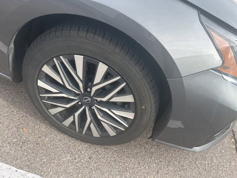 Used 2024 Nissan Altima 2.5 SV image 4