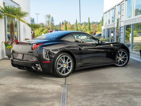 Used 2013 Ferrari California image 8