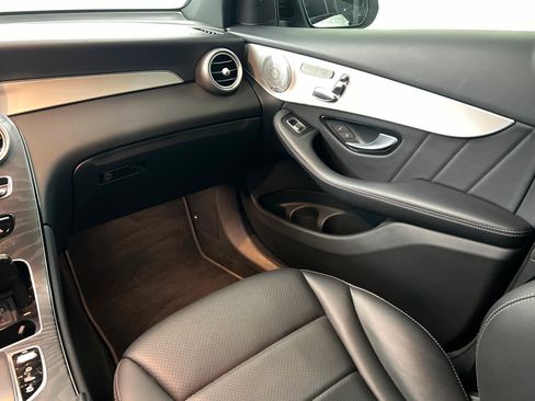 Used 2021 Mercedes-Benz GLC 300 4MATIC image 11