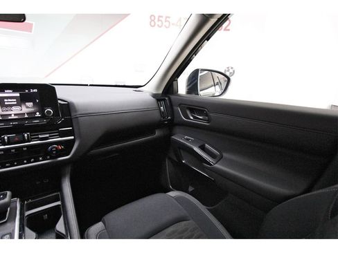 Used 2025 Nissan Pathfinder SV image 8