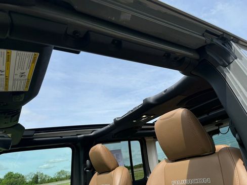 Used 2022 Jeep Wrangler Unlimited Rubicon w/ LED Lighting Group AWD/4WD image 42