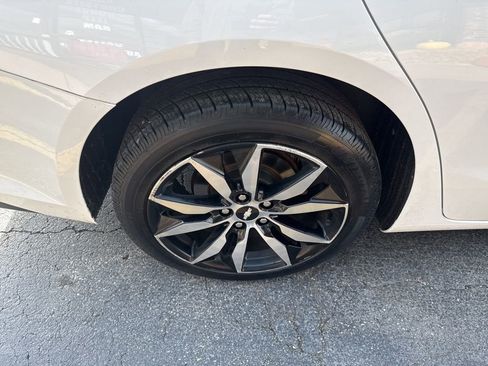 Used 2017 Chevrolet Malibu LT image 12