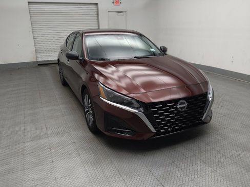 Used 2024 Nissan Altima 2.5 SV FWD image 13