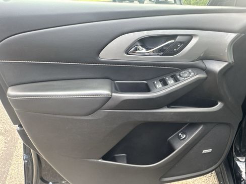 Used 2021 Chevrolet Traverse LT w/ LT Premium Package image 23