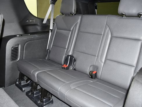 Used 2025 Chevrolet Suburban Z71 AWD/4WD image 52