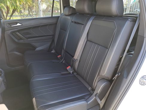 Certified 2022 Volkswagen Tiguan SE R-Line image 16