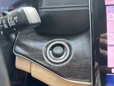 Used 2022 Jeep Grand Cherokee Limited image 21