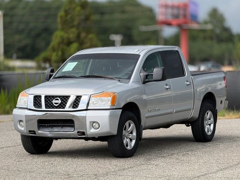 Used 2011 Nissan Titan SV w/ SV Premium Utility Pkg AWD/4WD image 6