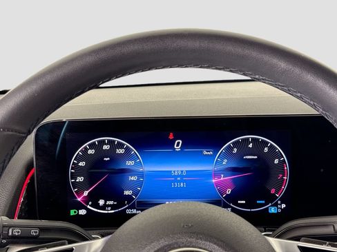 Used 2025 Mercedes-Benz GLB 250 image 10
