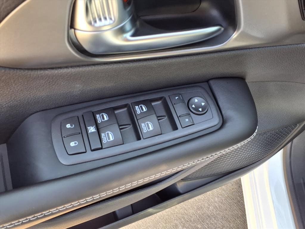 New 2026 Chrysler Pacifica Select FWD image 11