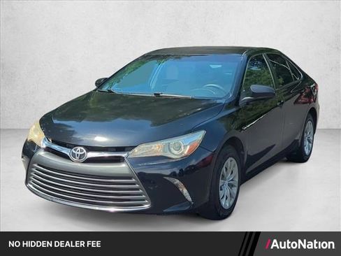 Used 2017 Toyota Camry LE FWD image 1