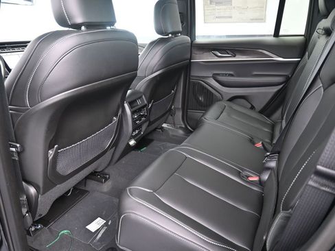 New 2025 Jeep Grand Cherokee Limited w/ Trailer Tow Package image 18