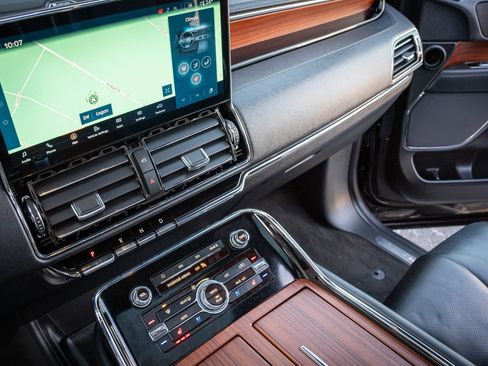 Used 2024 Lincoln Navigator Reserve image 28