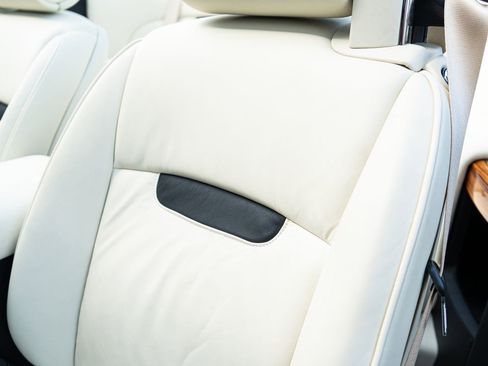 Used 2010 Rolls-Royce Phantom Drophead Coupe image 31