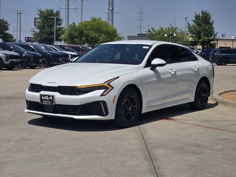 New 2026 Kia K5 LXS FWD image 2