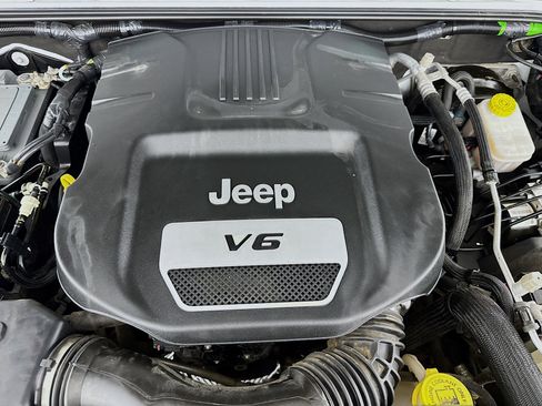 Used 2017 Jeep Wrangler Unlimited Rubicon w/ Quick Order Package 24Z Recon image 36