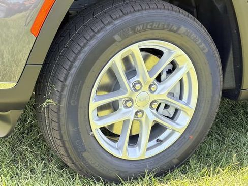 New 2026 Jeep Grand Cherokee L Laredo RWD image 18