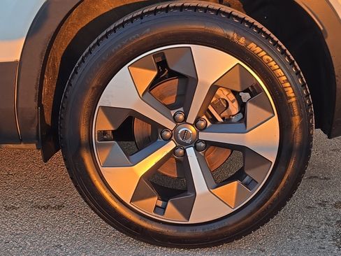 Certified 2025 Volvo XC40 B5 Plus image 6