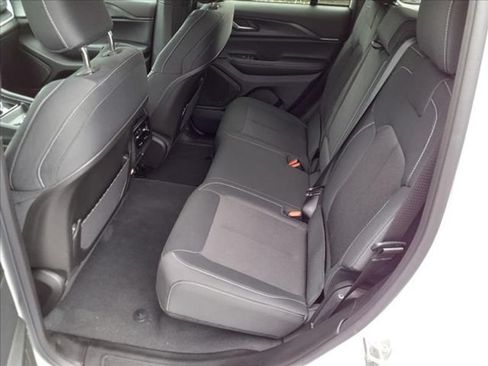 Used 2024 Jeep Grand Cherokee Laredo X w/ Luxury Tech Group I AWD/4WD image 8