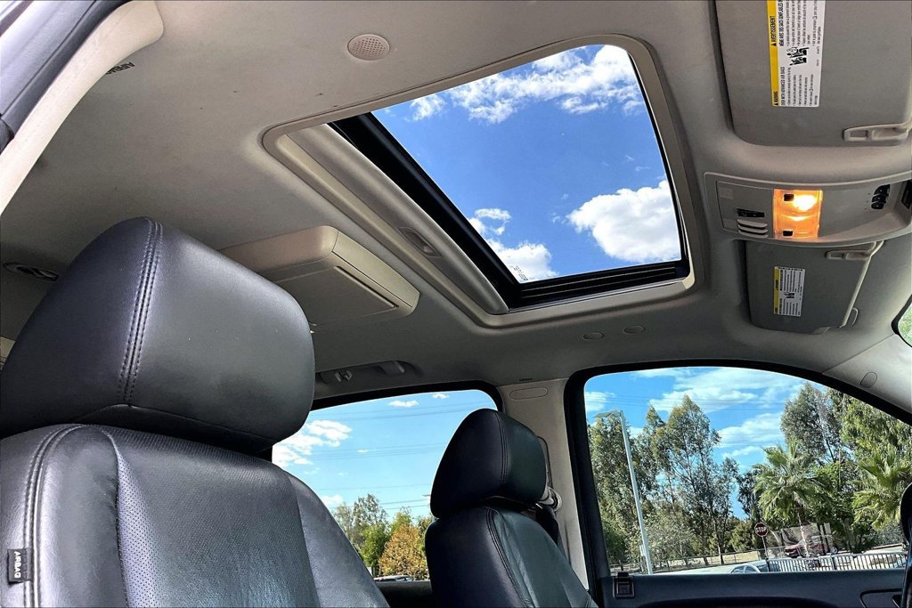 Used 2011 Cadillac Escalade ESV Premium RWD image 14