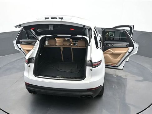 Certified 2023 Porsche Cayenne Platinum Edition AWD/4WD image 27